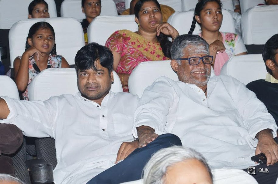 Harish-Shankar-and-Tanikella-Bharani-watches-Duvvada-Jagannadham-Movie